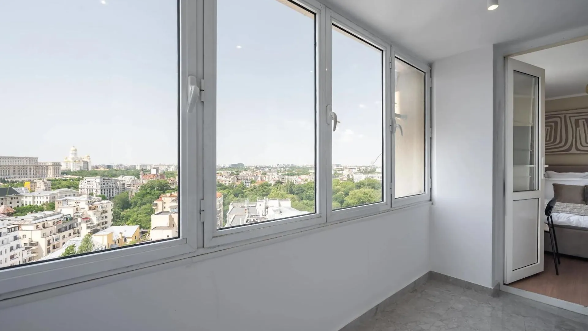 Views! Of All The Palaces, 2Br Stunner Bukarest Rumänien